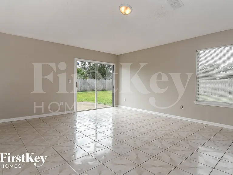 12658 Holly Springs Ct — Photo 5
