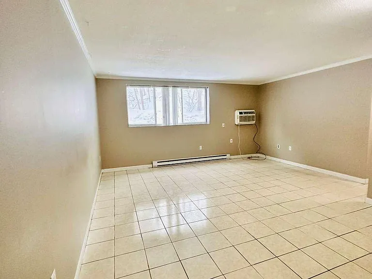 11 Weld St #12 — Photo 4