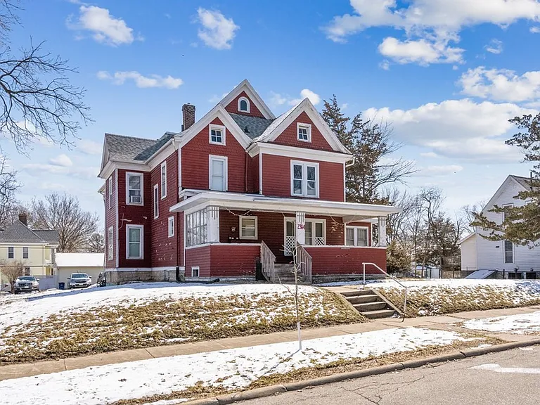 2314 Walnut St — Photo 2