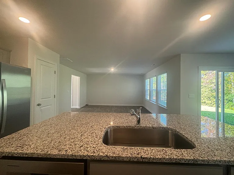 210 Palm Dr — Photo 5