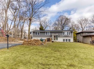 1104 N Garland Rd, Wauconda, IL 60084
