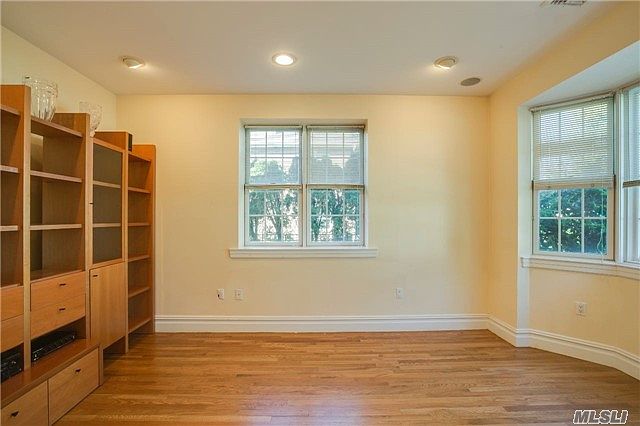 1st image of 4A Nassau Dr