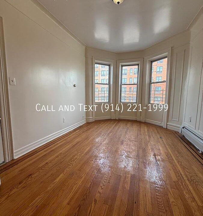 1st image of 775 E 233rd St