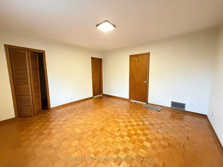 3 Romar Cres — Photo 21