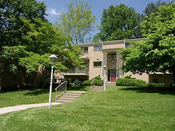 NEWLY RENOVATED! -XTRA-LARGE, SUNNY & BRIGHT 2BR, BA - ALL UTIL & PARKING & POOL INCLUDED!