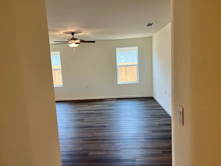 635 Skyler Ln — Photo 8