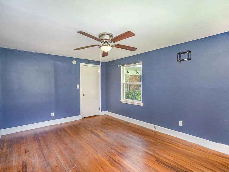 409 Edgewood Ct — Photo 18