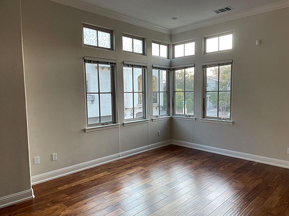 Living room 4