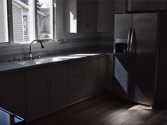 5th image of 123 W Academy St