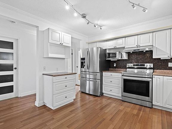 4th image of 407 Dartmoor Dr