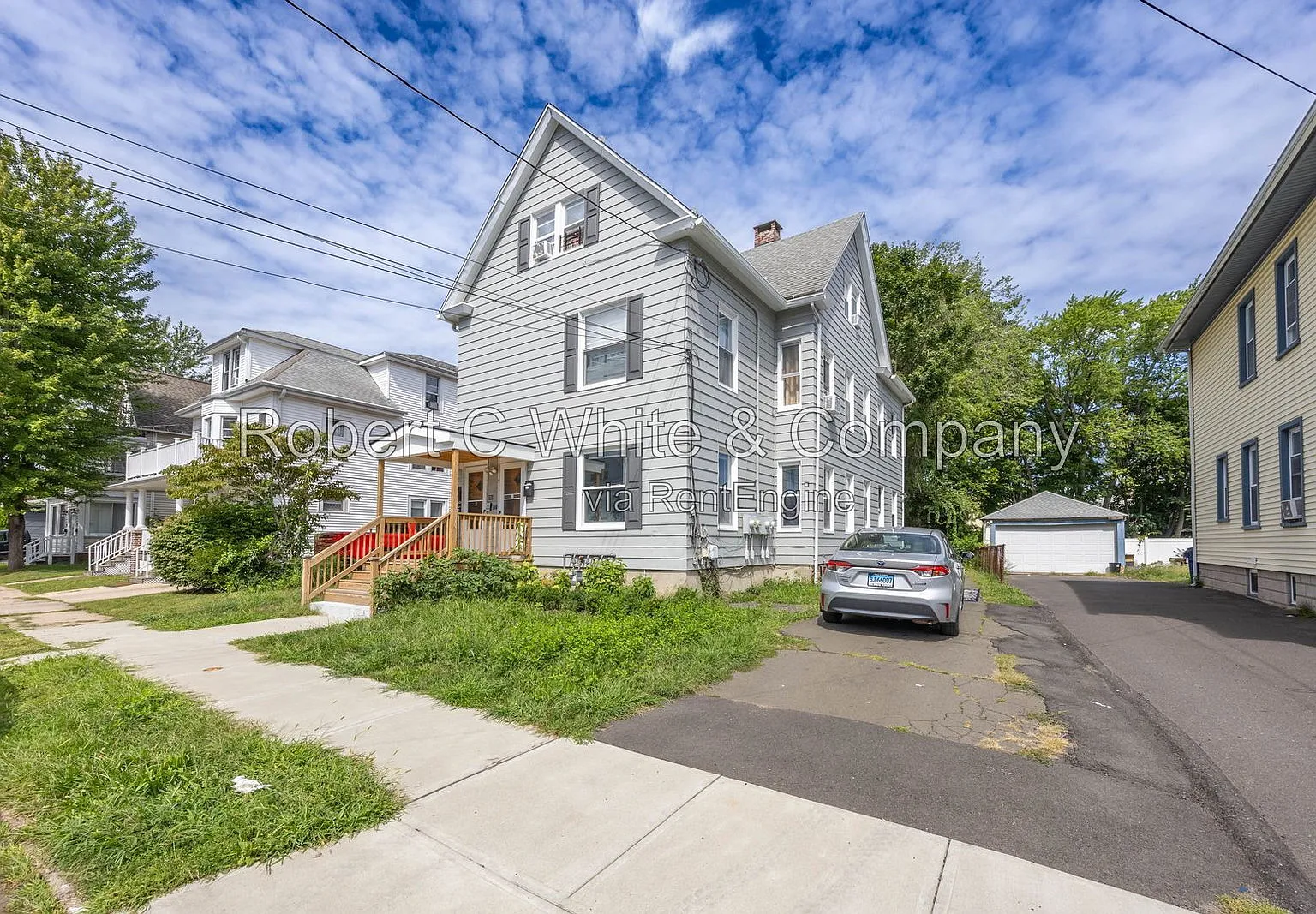 3 bed, 1.0 bath, 1065 sqft, $2,140 — Photo 1