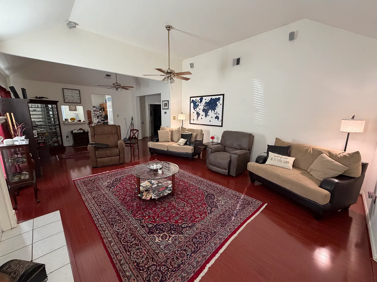 3 bed, 1914 sqft, $2,800 — Photo 2