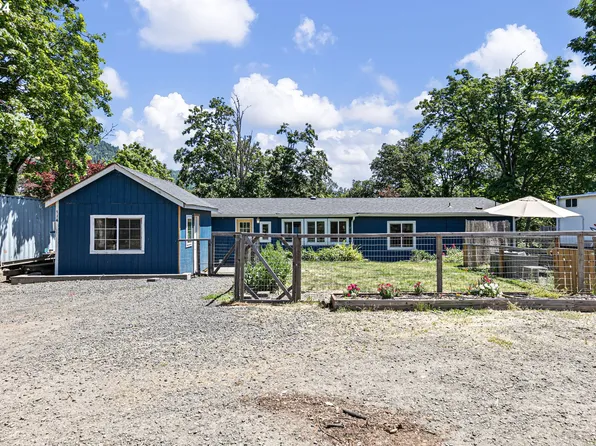 114 S Pioneer St, Lowell, OR 97452