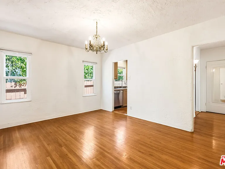 2613 Cloverfield Blvd — Photo 9