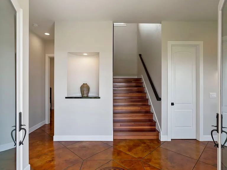 2284 Kamaile St — Photo 3