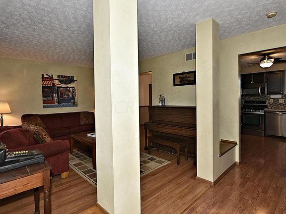 4th image of 318 Green Meadows Dr W