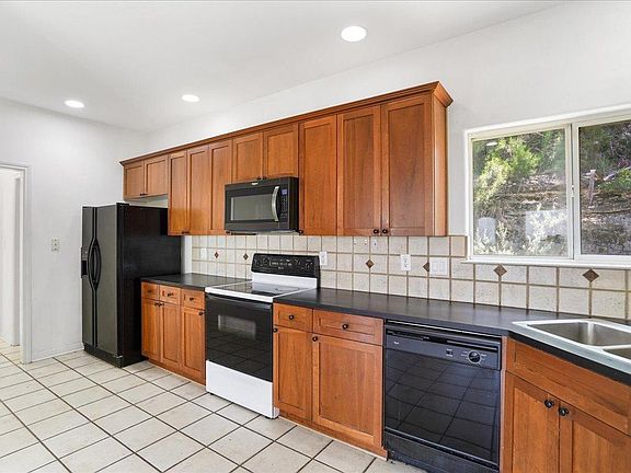 4th image of 403 Rogart Dr