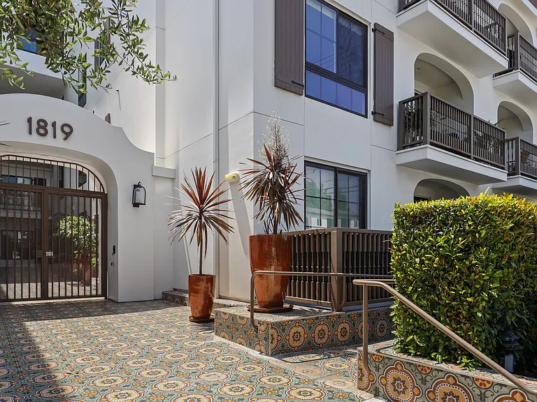 Front Entrance of Kelton Madera