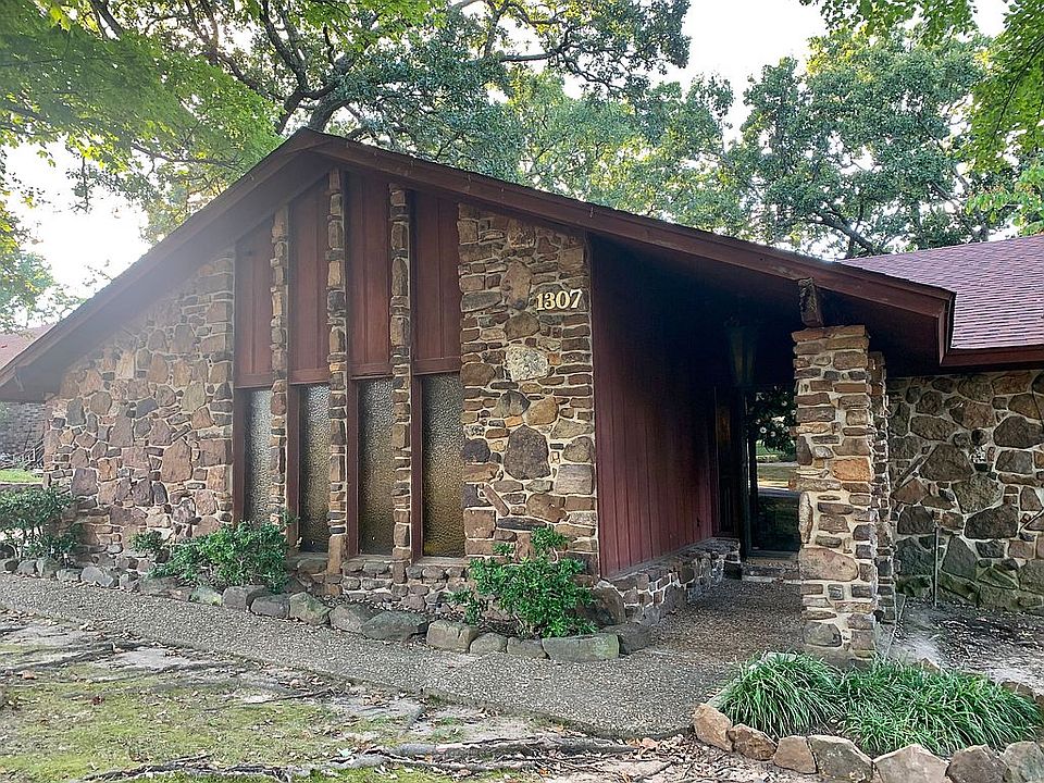 1st image of 1307 N Hills Blvd