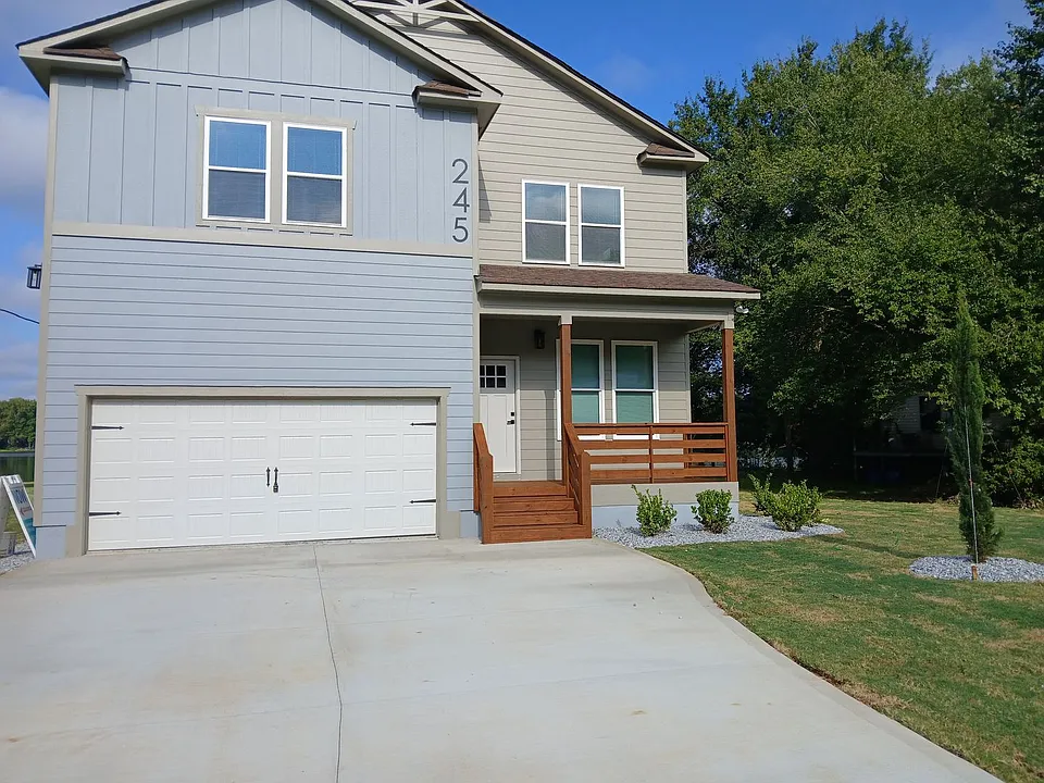 245 Lakeview Dr
