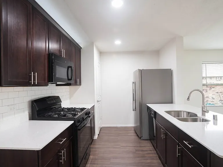 767 Myrtle Ln — Photo 2