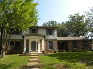 405 Glan Tai Dr, Ballwin, MO 63011