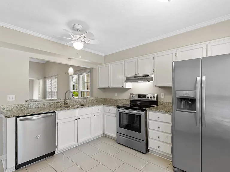 726 Lamboil St — Photo 6