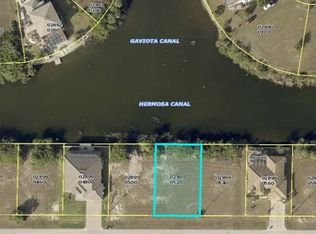 909 NW 8th Ter, Cape Coral, FL 33993