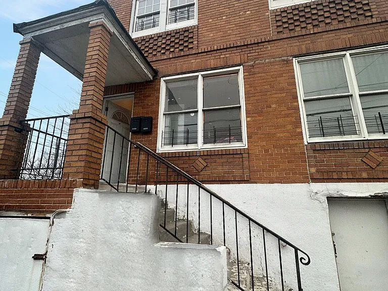 173 Grandview Ave — Photo 1