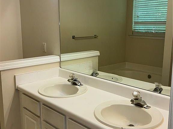4th image of 1692 Atkinson Park Cir