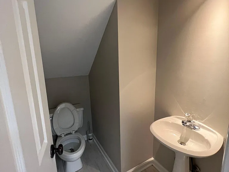 321 Maryland Ave — Photo 17