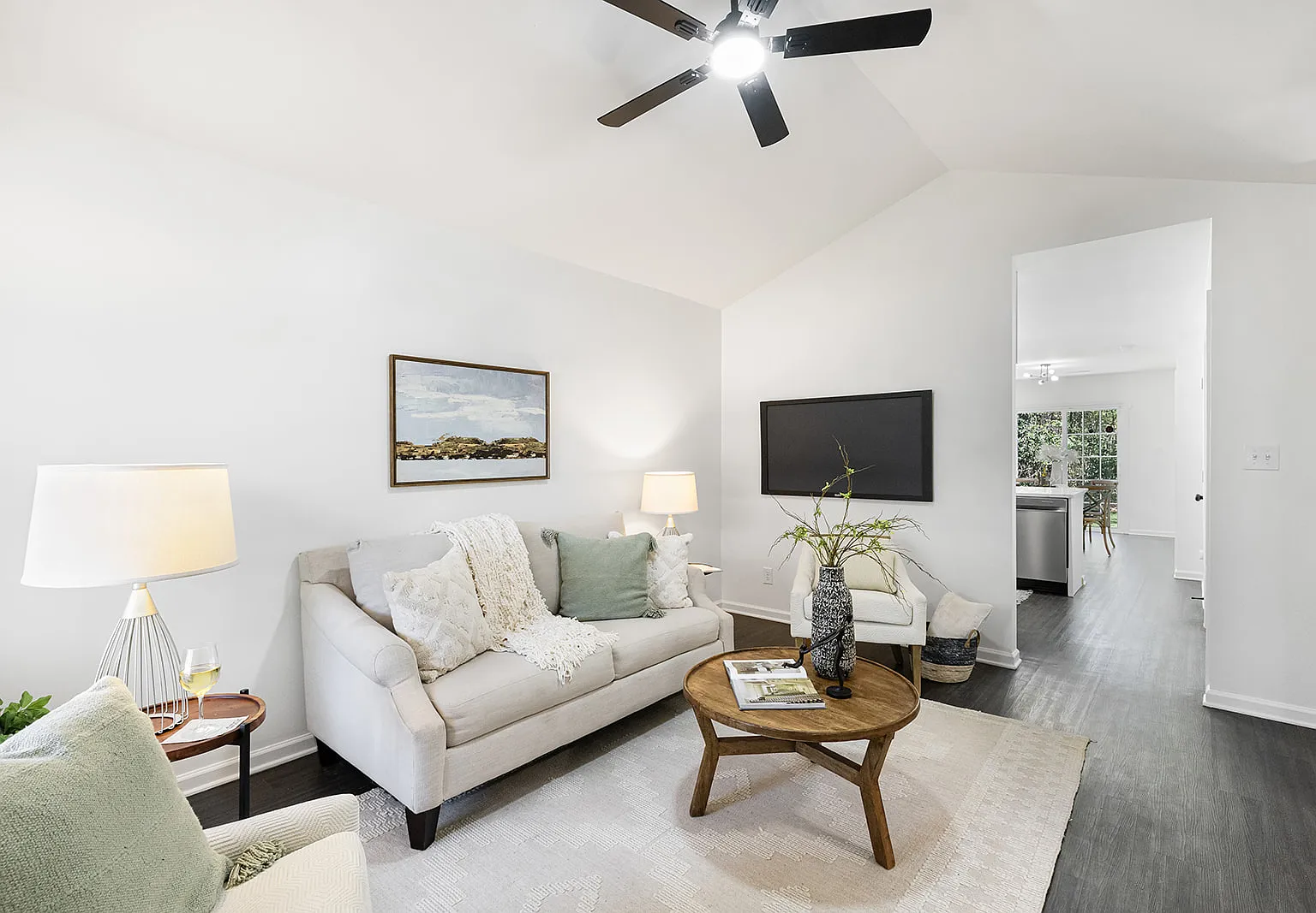 3 bed, 1122 sqft, $2,000 — Photo 2