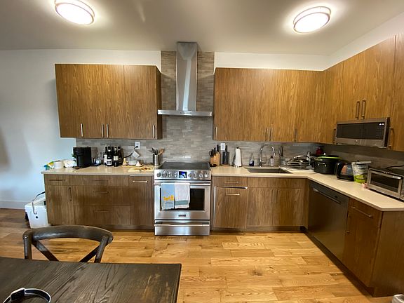 4th image of 1035 Washington Ave #5B