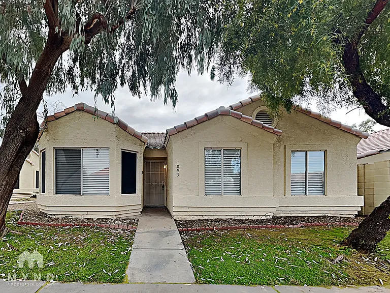 8520 W Palm Ln #1093 — Photo 1