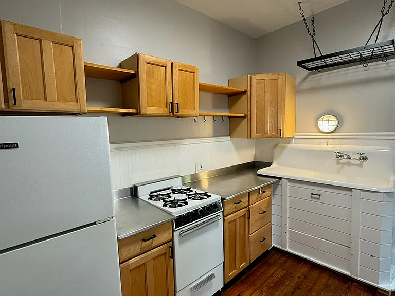 623 Cherry St SE — Photo 3