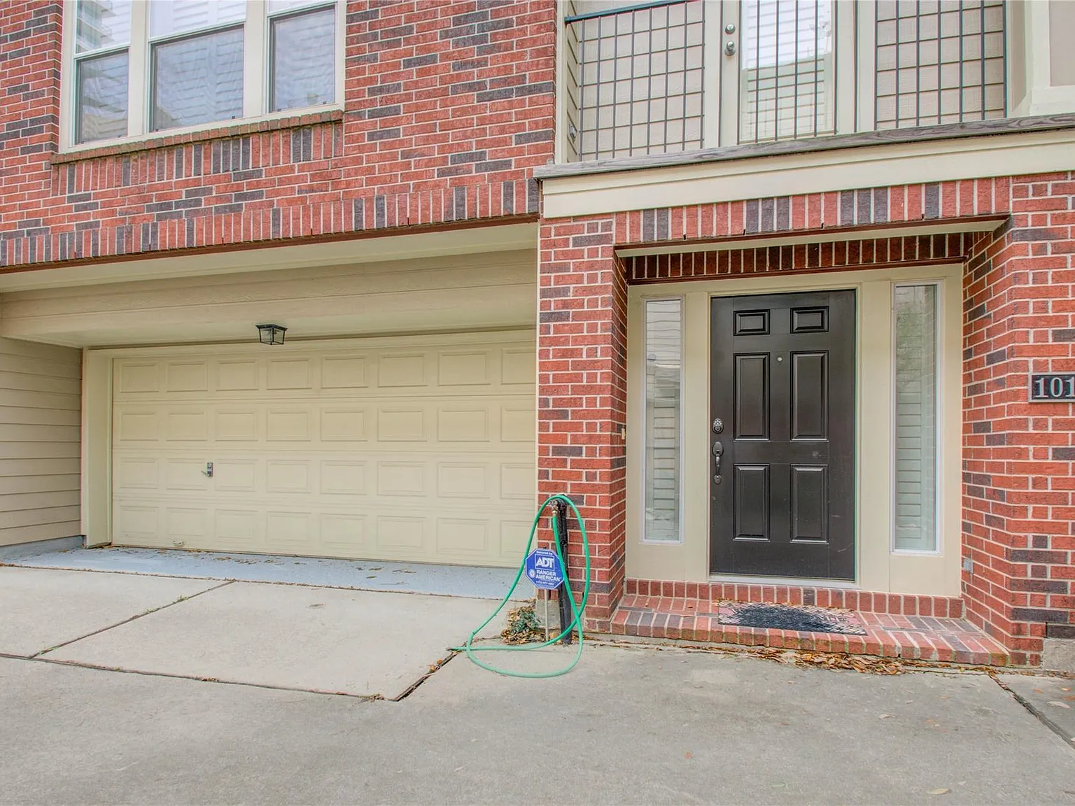 3 bed, 2.5 bath, 1995 sqft, $2,950 — Photo 3