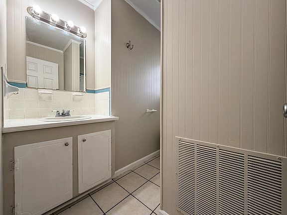 5th image of 218 Ziegler Ave