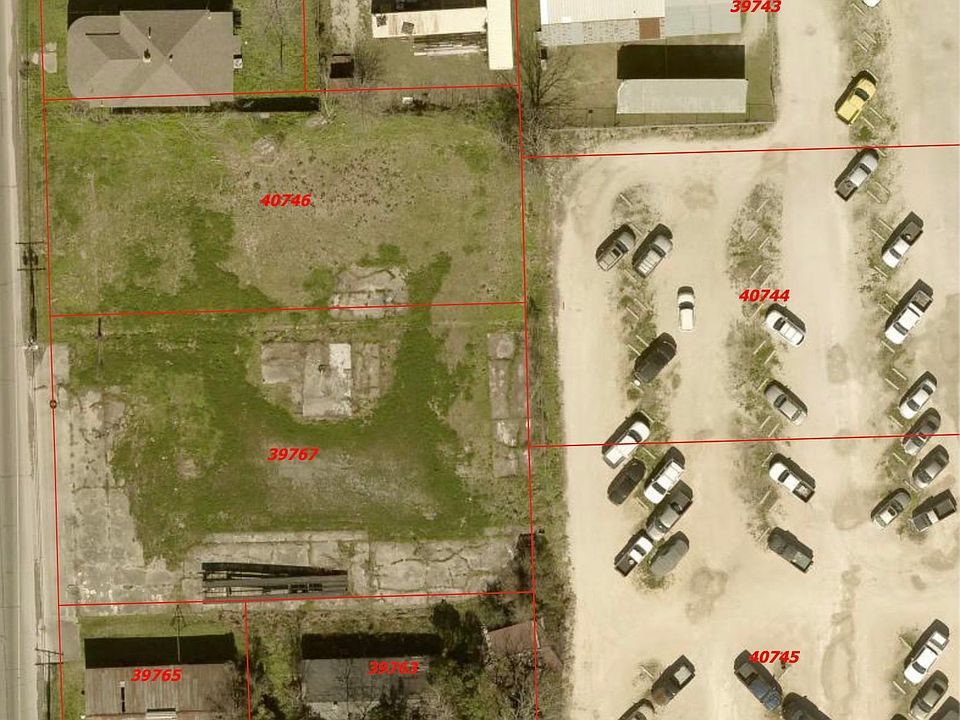 2nd image of 515 Border St