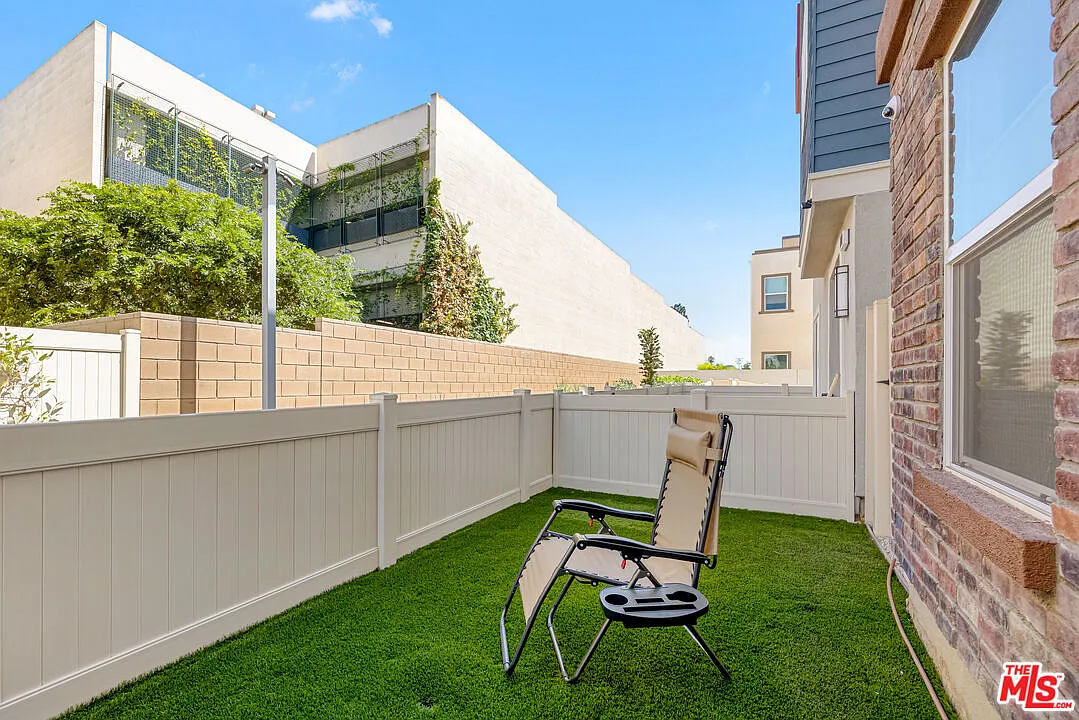 4 bed, 3.5 bath, 2355 sqft, $7,000 — Photo 2
