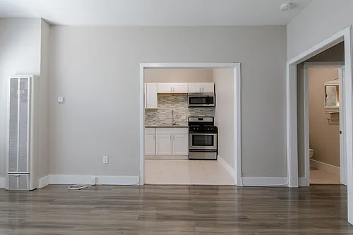 Gorgeous Newly Remodeled One Bedroom and Studios Photo 1
