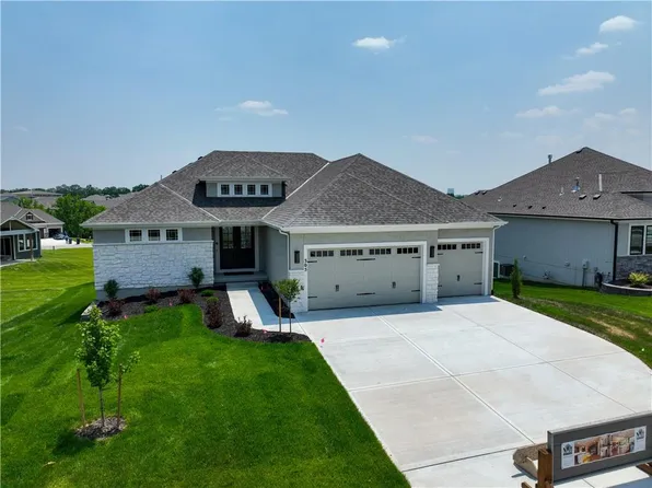305 NW Ambersham Dr, Lees Summit, MO 64081