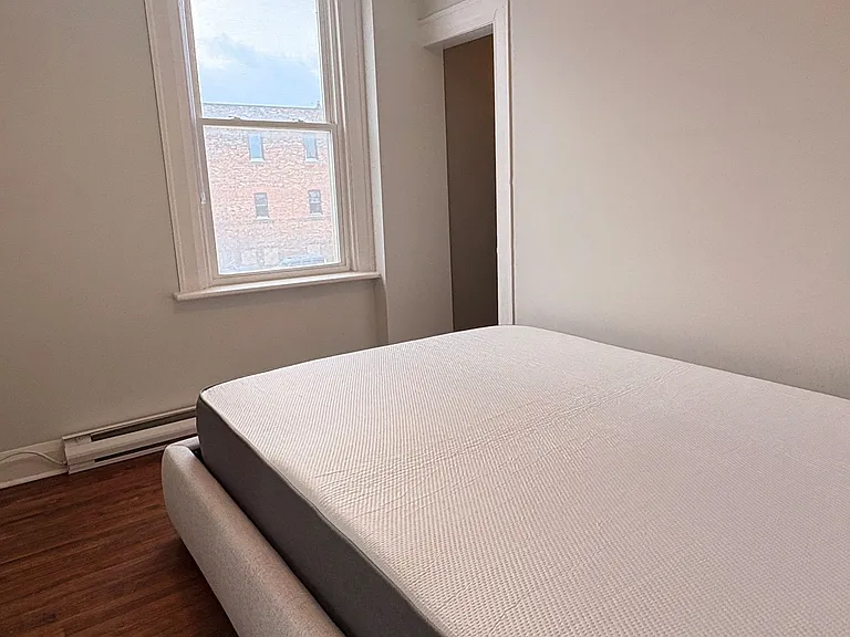 64 Simcoe St N #1 — Photo 8