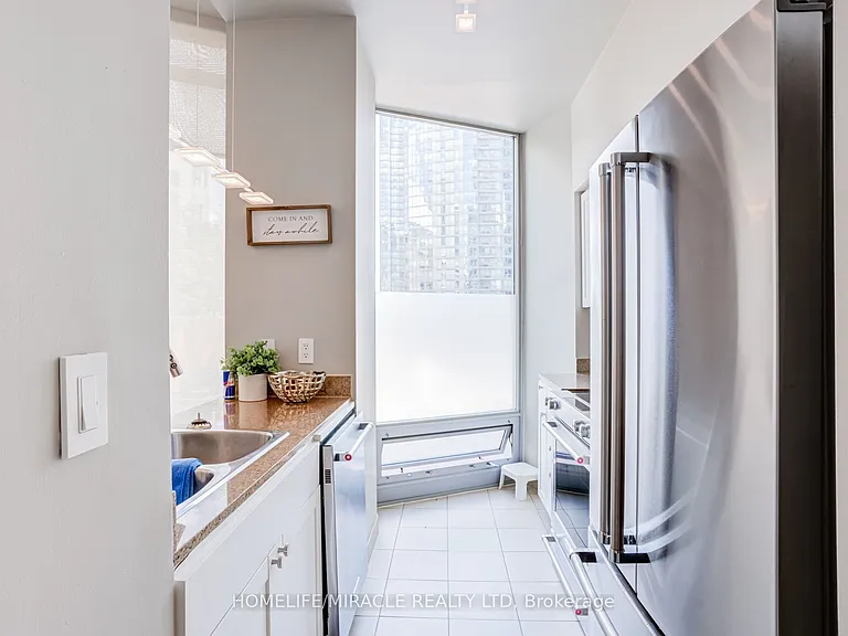 81 Navy Wharf Ct #201 — Photo 16