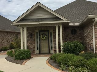 142 Cottage Dr, Hattiesburg, MS 39402