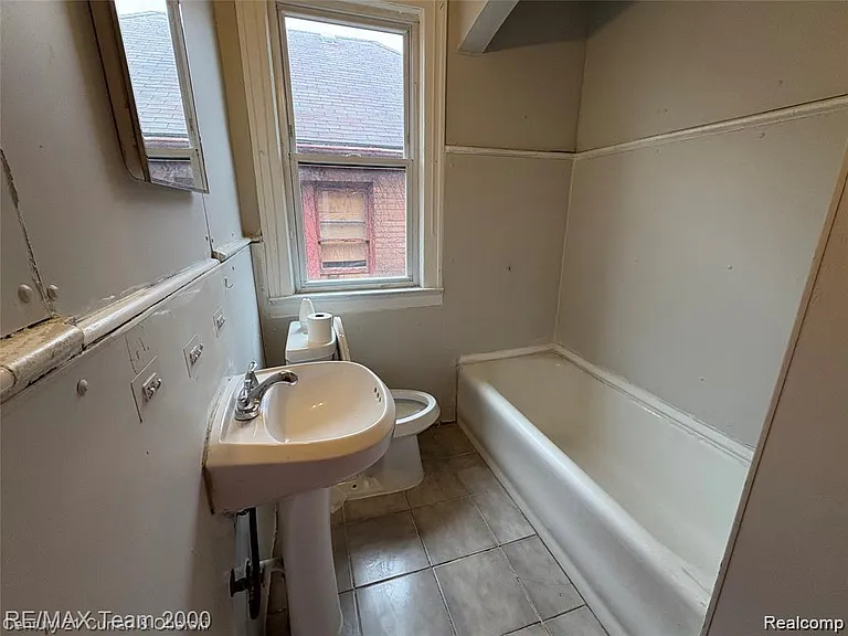 3014 Sturtevant St — Photo 8
