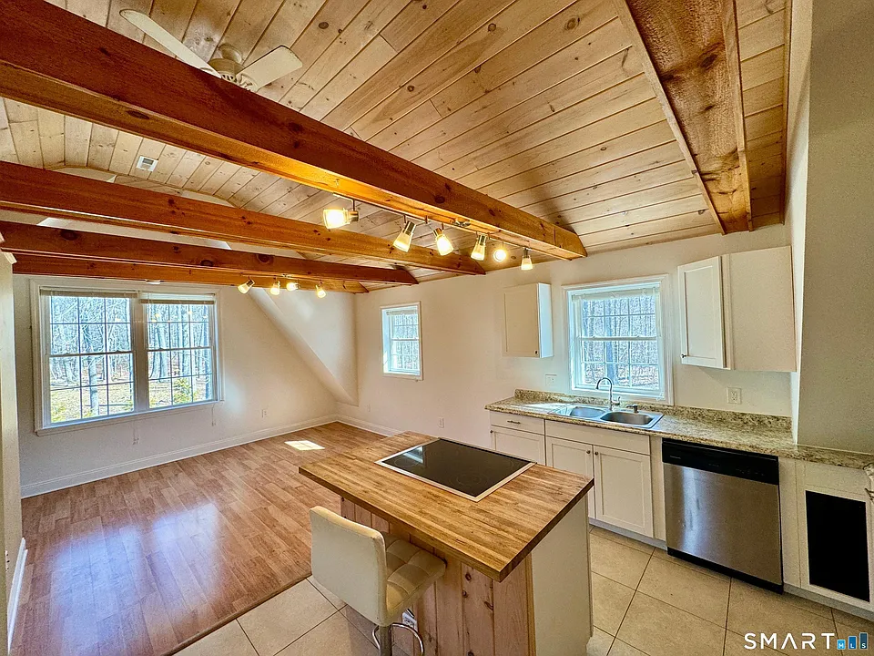 114 Meadowlark Ln
