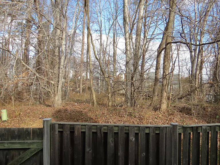 2208 Wimbledon Cir — Photo 8