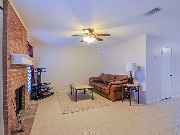 3rd image of 1904 Dartmouth St APT A5