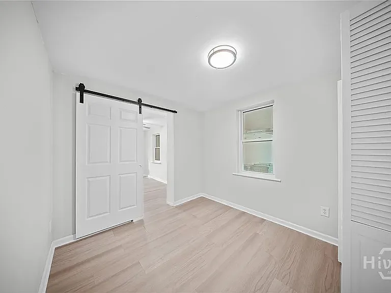1117 E 41st St — Photo 18