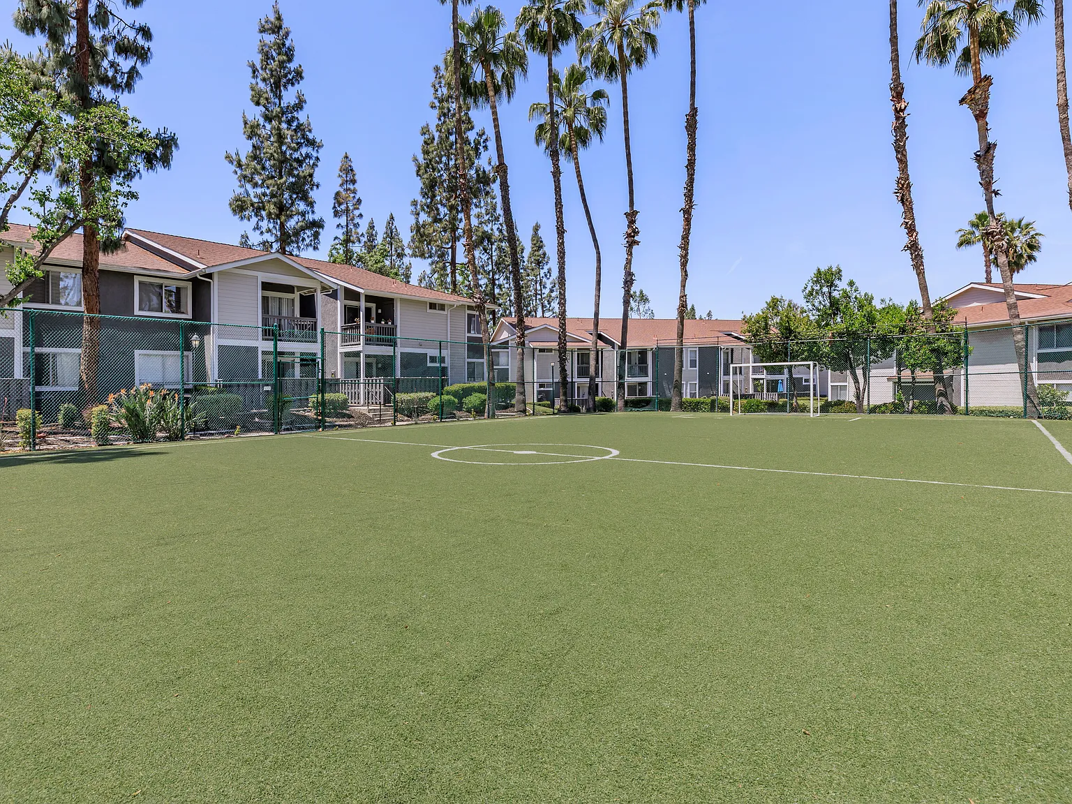 Redlands Lawn and Tennis Club Apartments — Photo 1